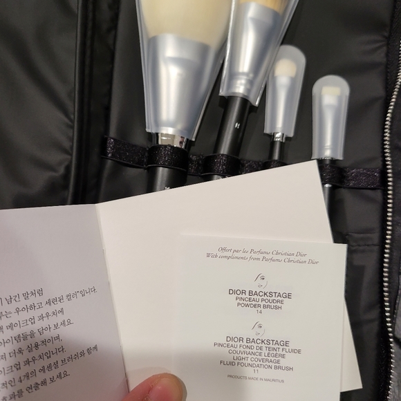 Christian dior limited edition makeup set with brushes - Picture 14 of 14